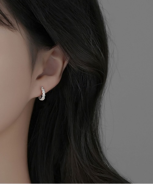 LA VORAGINE(ラ ヴォラジネ)の「小花デイジー 大人可愛いスタイル レディースピアス 上質(ピアス(両耳用)・レディース・Silver・FREE)」の5枚目の写真