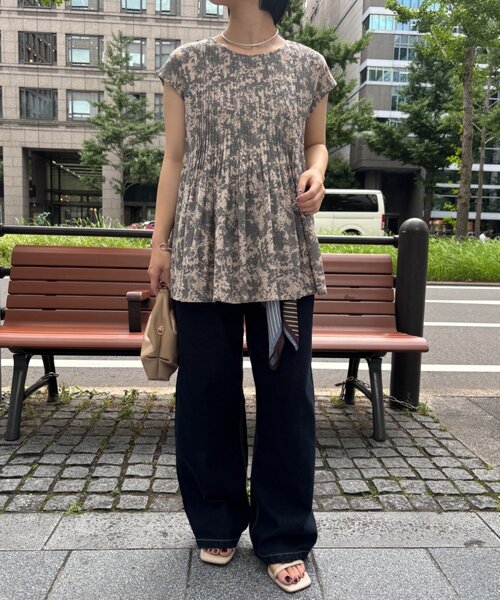 Jena espace merveilleux(ジェナ エスパスメルヴェイユ)の「冷感デニムパンツ(デニムパンツ・レディース・ブルー系その他/ネイビー・FREE)」の2枚目の写真