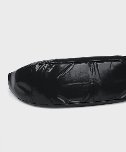 Paul Smith(ポールスミス)の「“ソフトアングル” ショルダーバッグ【463000 N290S】(ショルダーバッグ・メンズ・グレイッシュベージュ/ブルー/ブラック・FREE)」の5枚目の写真