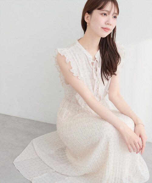 natural couture(ナチュラルクチュール)の「プリーツスリーブノースリワンピース(ワンピース・レディース・その他1/その他2/その他3/その他4・FREE)」の1枚目の写真