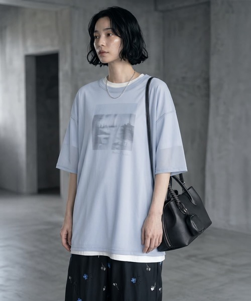 STYLE DELI(スタイルデリ)の「【BLK001】シアー半袖プルオーバー(Tシャツ/カットソー・レディース・ブラック/ブルー/イエロー・FREE)」の1枚目の写真