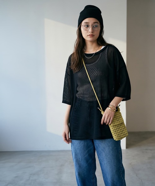 STYLE DELI(スタイルデリ)の「【BLK001】シアー半袖プルオーバー(Tシャツ/カットソー・レディース・ブラック/ブルー/イエロー・FREE)」の2枚目の写真