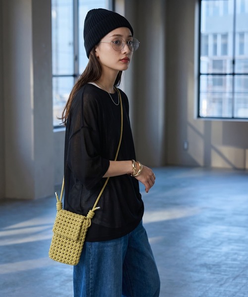 STYLE DELI(スタイルデリ)の「【BLK001】シアー半袖プルオーバー(Tシャツ/カットソー・レディース・ブラック/ブルー/イエロー・FREE)」の4枚目の写真
