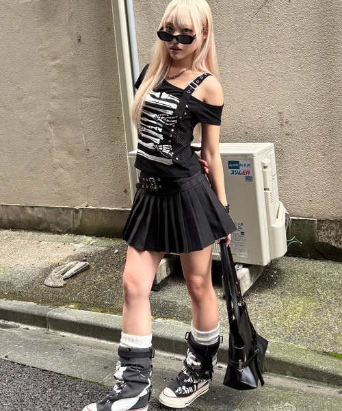 Figments(フィグメンツ)の「ダブルベルトプリーツミニスカパン(スカート・レディース・その他1/ブラック・SMALL/MEDIUM)」の8枚目の写真