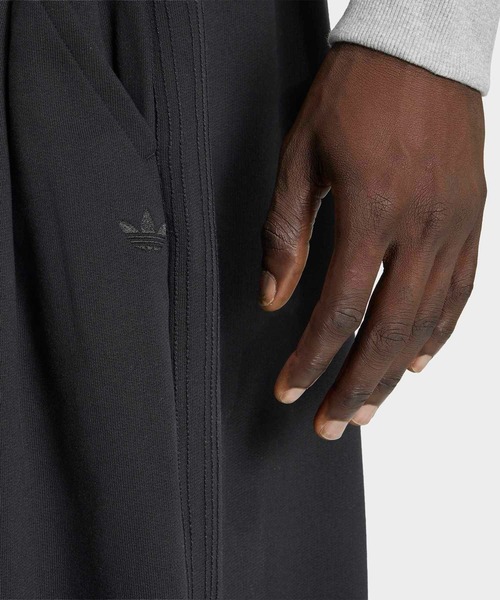 adidas(アディダス)の「プレミアム エッセンシャルズ オープンワイド ヘム パンツ / アディダスオリジナルス adidas Originals(その他パンツ・メンズ・ブラック・MEDIUM/SMALL/X-SMALL/XX-LARGE/3XL/LARGE/X-LARGE)」の3枚目の写真
