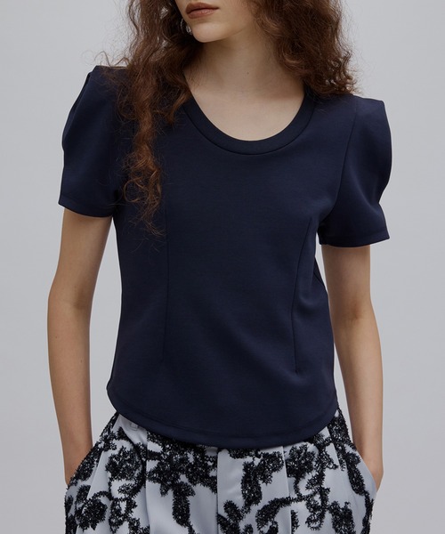 Ameri（アメリ）の「DEFORMATION SHOULDER CUT TOP（Tシャツ/カットソー・レディース・アイボリー/ライトブルー/ネイビー・FREE）」の3枚目の写真