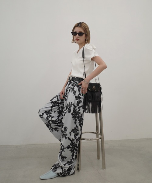 Ameri（アメリ）の「DEFORMATION SHOULDER CUT TOP（Tシャツ/カットソー・レディース・アイボリー/ライトブルー/ネイビー・FREE）」の21枚目の写真