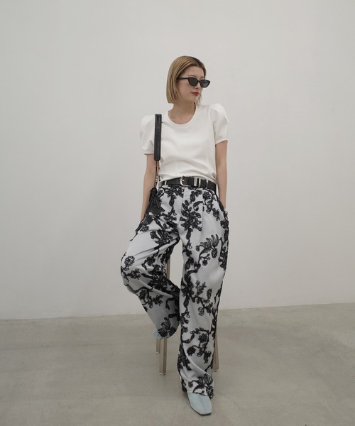 Ameri（アメリ）の「DEFORMATION SHOULDER CUT TOP（Tシャツ/カットソー・レディース・アイボリー/ライトブルー/ネイビー・FREE）」の19枚目の写真