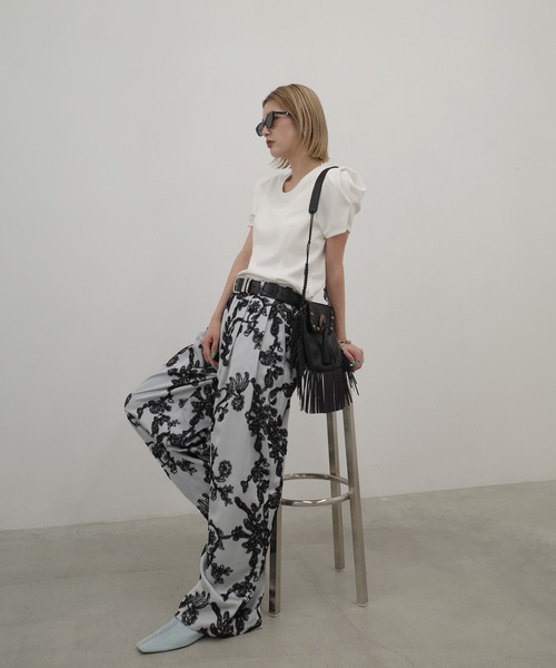 Ameri（アメリ）の「DEFORMATION SHOULDER CUT TOP（Tシャツ/カットソー・レディース・アイボリー/ライトブルー/ネイビー・FREE）」の20枚目の写真