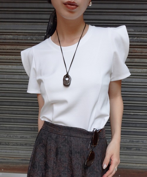 Ameri（アメリ）の「DEFORMATION SHOULDER CUT TOP（Tシャツ/カットソー・レディース・アイボリー/ライトブルー/ネイビー・FREE）」の7枚目の写真