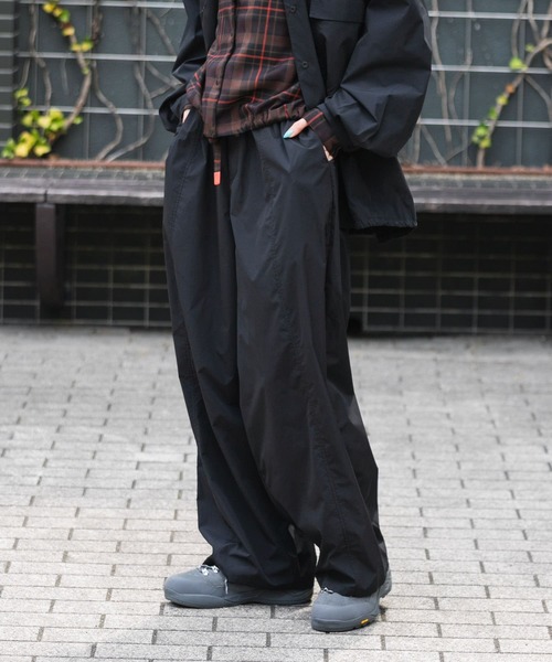 EKAL(エカル)の「MoLightテーパードパンツ(その他パンツ・レディース・グリーン/ブラック・ONE)」の5枚目の写真