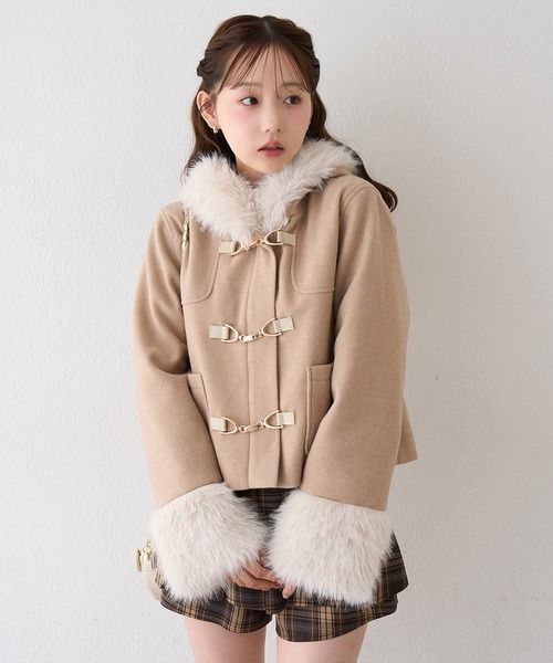 continuer de NICE CLAUP(コンティニューデナイスクラップ)の「ファー付ショートダッフルコート(ダッフルコート・レディース・その他1/アイボリー/ベージュ/ブラック・FREE)」の1枚目の写真