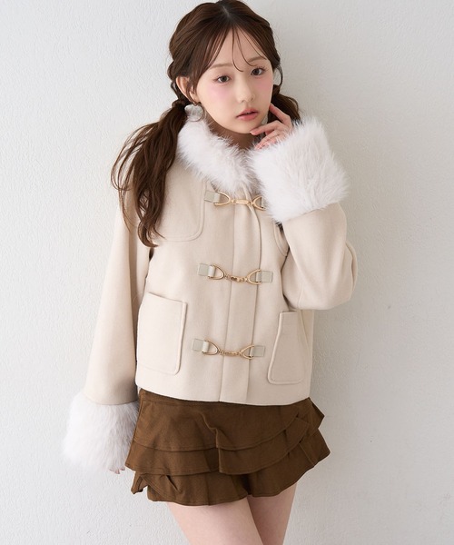 continuer de NICE CLAUP(コンティニューデナイスクラップ)の「ファー付ショートダッフルコート(ダッフルコート・レディース・その他1/アイボリー/ベージュ/ブラック・FREE)」の2枚目の写真
