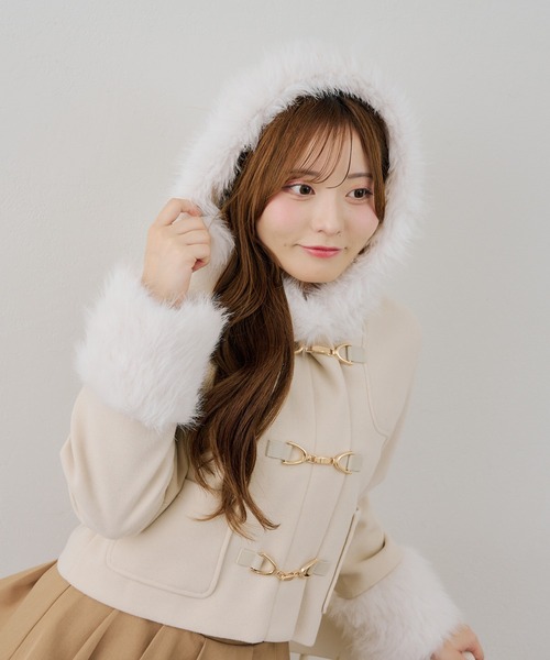 continuer de NICE CLAUP(コンティニューデナイスクラップ)の「ファー付ショートダッフルコート(ダッフルコート・レディース・その他1/アイボリー/ベージュ/ブラック・FREE)」の14枚目の写真