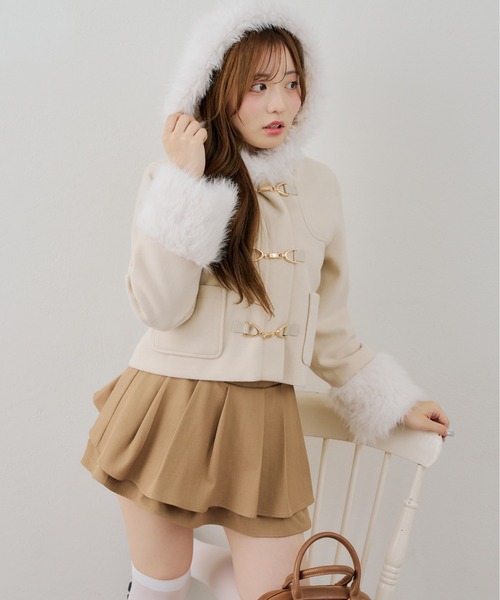 continuer de NICE CLAUP(コンティニューデナイスクラップ)の「ファー付ショートダッフルコート(ダッフルコート・レディース・その他1/アイボリー/ベージュ/ブラック・FREE)」の11枚目の写真