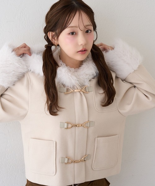 continuer de NICE CLAUP(コンティニューデナイスクラップ)の「ファー付ショートダッフルコート(ダッフルコート・レディース・その他1/アイボリー/ベージュ/ブラック・FREE)」の21枚目の写真