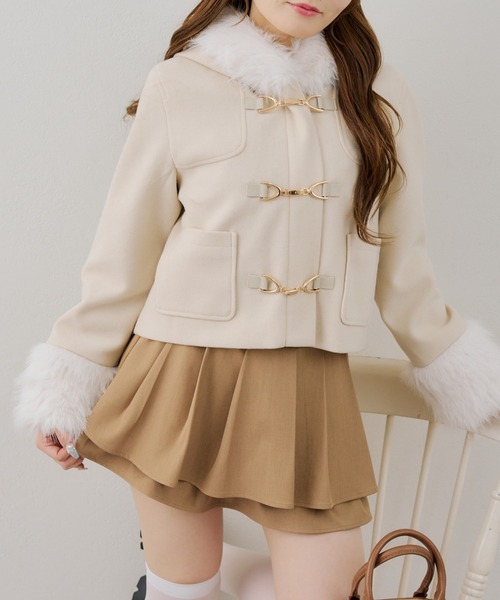 continuer de NICE CLAUP(コンティニューデナイスクラップ)の「ファー付ショートダッフルコート(ダッフルコート・レディース・その他1/アイボリー/ベージュ/ブラック・FREE)」の19枚目の写真