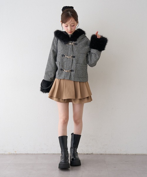 continuer de NICE CLAUP(コンティニューデナイスクラップ)の「ファー付ショートダッフルコート(ダッフルコート・レディース・その他1/アイボリー/ベージュ/ブラック・FREE)」の6枚目の写真
