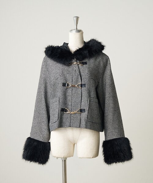 continuer de NICE CLAUP(コンティニューデナイスクラップ)の「ファー付ショートダッフルコート(ダッフルコート・レディース・その他1/アイボリー/ベージュ/ブラック・FREE)」の10枚目の写真