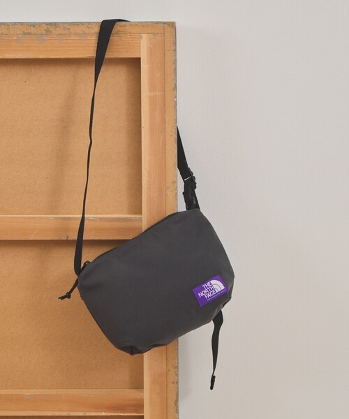 THE NORTH FACE PURPLE LABEL(ザ ノースフェイス パープルレーベル)の「【THE NORTH FACE PURPLE LABEL/ザ・ノース・フェイス パープルレーベル】Field Small Shoulder Bag/フィールド スモール ショルダーバッグ/軽量/通勤(ショルダーバッグ・レディース・ブラウン/ブラック/ライトグレー・FREE)」の3枚目の写真