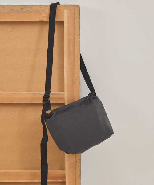 THE NORTH FACE PURPLE LABEL(ザ ノースフェイス パープルレーベル)の「【THE NORTH FACE PURPLE LABEL/ザ・ノース・フェイス パープルレーベル】Field Small Shoulder Bag/フィールド スモール ショルダーバッグ/軽量/通勤(ショルダーバッグ・レディース・ブラウン/ブラック/ライトグレー・FREE)」の4枚目の写真