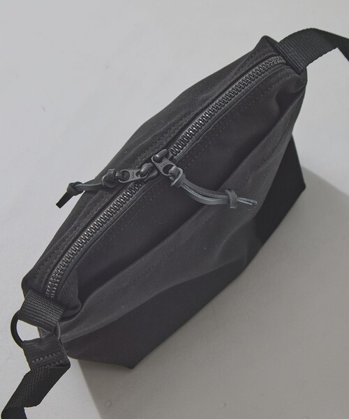THE NORTH FACE PURPLE LABEL(ザ ノースフェイス パープルレーベル)の「【THE NORTH FACE PURPLE LABEL/ザ・ノース・フェイス パープルレーベル】Field Small Shoulder Bag/フィールド スモール ショルダーバッグ/軽量/通勤(ショルダーバッグ・レディース・ブラウン/ブラック/ライトグレー・FREE)」の8枚目の写真