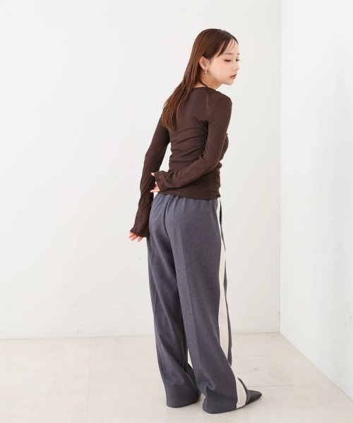 Bab(バブ)の「ボタンタンクセット ヘンリーネックトップス(Tシャツ/カットソー・レディース・ネイビー/ブラック/ブラウン/杢グレー・MEDIUM)」の18枚目の写真