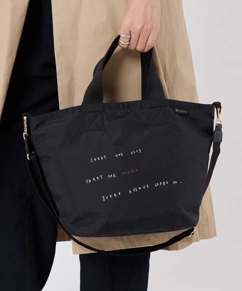LeSportsac(レスポートサック)の「IN MIND SMALL TOTE ミッドナイトスクリプト(トートバッグ・レディース・ブラック・FREE)」の2枚目の写真