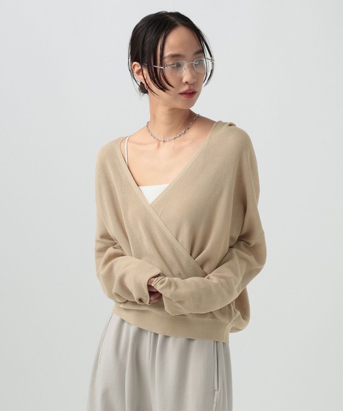 BAYFLOW(ベイフロー)の「ドレープカシュクールフーディー(ニット/セーター・レディース・オフホワイト/ブラック/グレイッシュベージュ・FREE)」の7枚目の写真