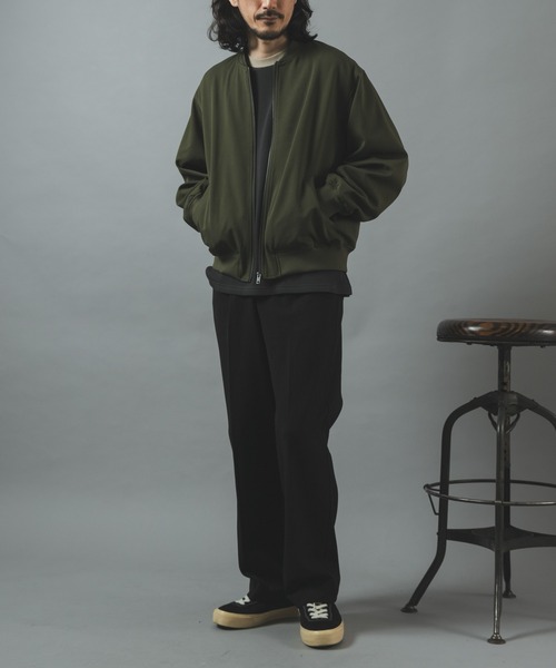ITEMS URBANRESEARCH(アイテムズ アーバンリサーチ)の「TRストレッチ MA-1 ブルゾン(ブルゾン・メンズ・ブラック/オリーブ/チャコールグレー・MEDIUM/LARGE)」の5枚目の写真