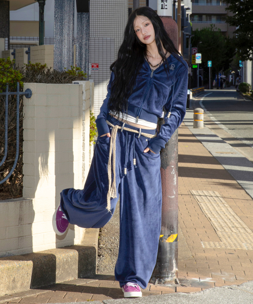 RuNaKi'Hu'（ルナキフ）の「WXJ037 ホワリ VELUA セミクロップドフーディージップアップ（ネイビー）（パーカー・レディース・その他・1/2）」の2枚目の写真