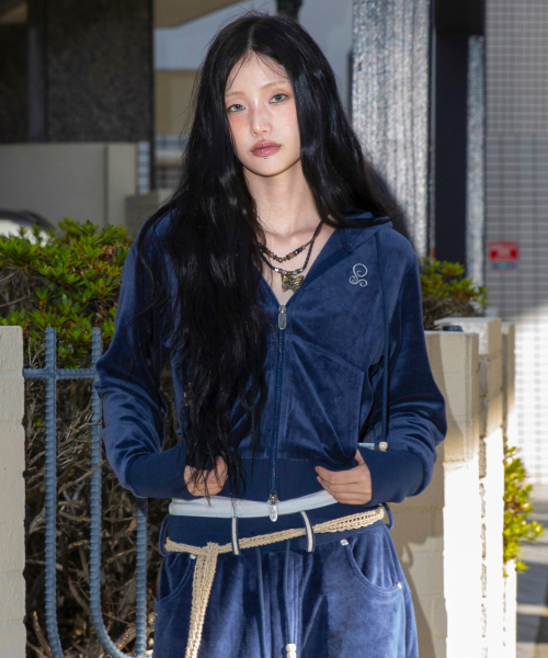 RuNaKi'Hu'（ルナキフ）の「WXJ037 ホワリ VELUA セミクロップドフーディージップアップ（ネイビー）（パーカー・レディース・その他・1/2）」の4枚目の写真