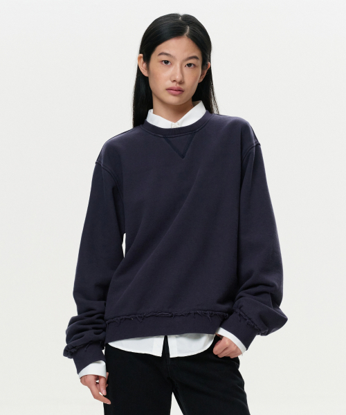 ERA(エラ)の「ユニセックス ERA ローエッジ スウェットシャツ - ネイビー(スウェット・レディース・その他・SMALL/MEDIUM/LARGE)」の2枚目の写真