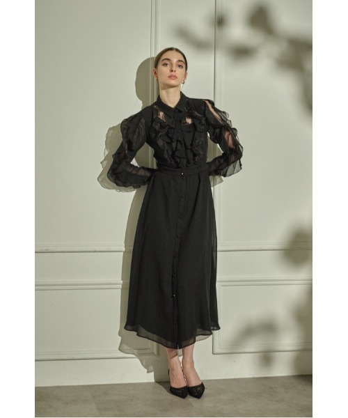 ERADIE(エラディエ)の「Sheer Cascade Shirt One-piece シアーラッフルシャツワンピース(ワンピース・レディース・ブラック/アイボリー・FREE)」の2枚目の写真