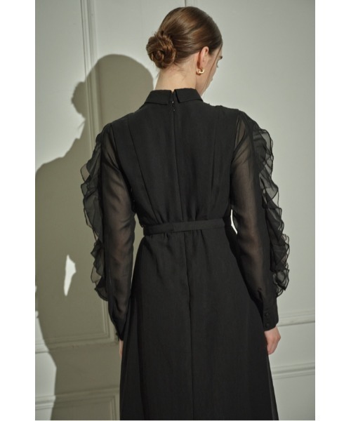 ERADIE(エラディエ)の「Sheer Cascade Shirt One-piece シアーラッフルシャツワンピース(ワンピース・レディース・ブラック/アイボリー・FREE)」の11枚目の写真