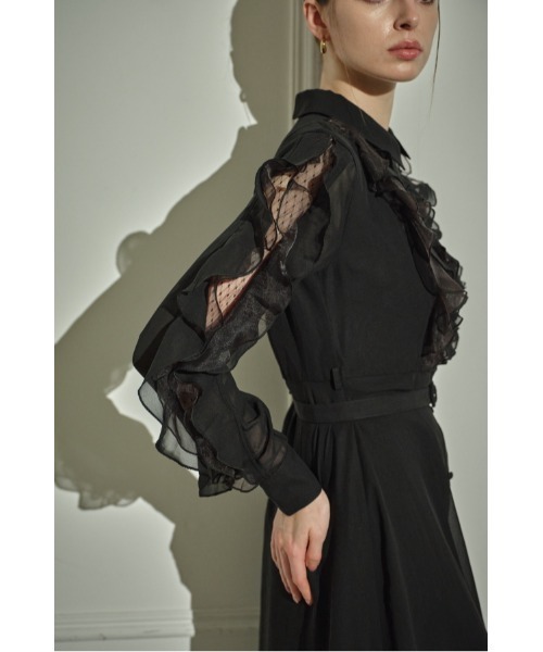 ERADIE(エラディエ)の「Sheer Cascade Shirt One-piece シアーラッフルシャツワンピース(ワンピース・レディース・ブラック/アイボリー・FREE)」の12枚目の写真
