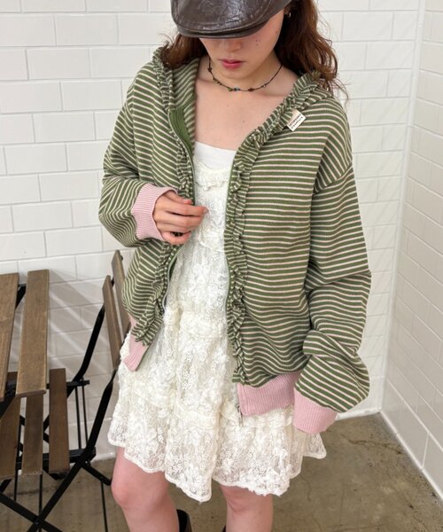 w closet(ダブルクローゼット)の「ボーダーフリルニットパーカー(パーカー・レディース・ブルー/グリーン/アイボリー/レッド・FREE)」の2枚目の写真