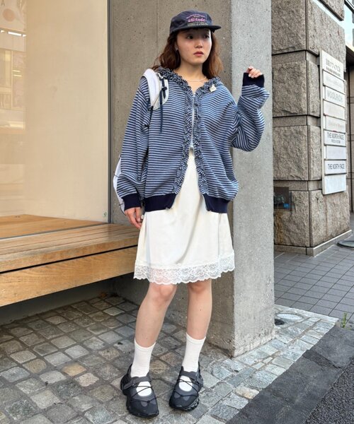w closet(ダブルクローゼット)の「ボーダーフリルニットパーカー(パーカー・レディース・ブルー/グリーン/アイボリー/レッド・FREE)」の19枚目の写真