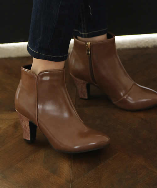 SESTO（セスト）の「シンプルすっきりシルエットのショートブーツ（ブーツ・レディース・ブラック/ブラック系その他2/ブラック系その他/ブラック系その他3/ダークブラウン/グレー/ベージュ系その他/ベージュ系その他2・LL/3L/L/M/S）」の7枚目の写真