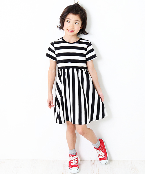 devirock（デビロック）の「ウエスト切替先染めボーダー半袖ワンピース（ワンピース・キッズ・ブラック/トリコロール/チャコール/レッド/ネイビー/レッド系その他・120cm/160cm/100cm/140cm/150cm/110cm/130cm）」の7枚目の写真