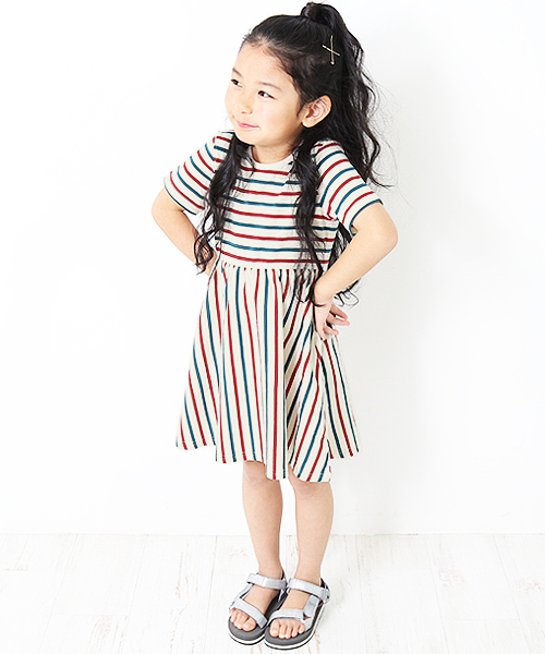 devirock（デビロック）の「ウエスト切替先染めボーダー半袖ワンピース（ワンピース・キッズ・ブラック/トリコロール/チャコール/レッド/ネイビー/レッド系その他・120cm/160cm/100cm/140cm/150cm/110cm/130cm）」の9枚目の写真