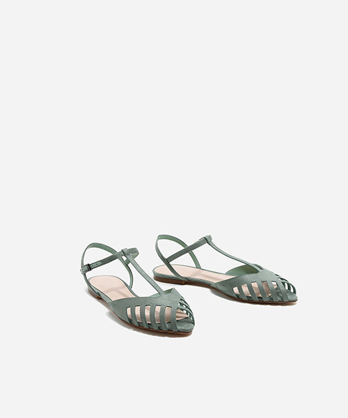 CHARLES & KEITH（チャールズ & キース）の「カットアウトサンダル / CUT-OUT SANDALS（サンダル・レディース・グリーン/レッド/ブラック・23cm/24cm/23.5cm/22.5cm/24.5cm）」の9枚目の写真