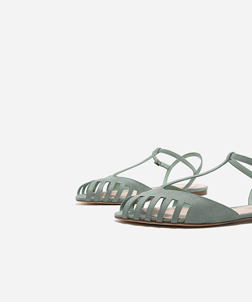 CHARLES & KEITH（チャールズ & キース）の「カットアウトサンダル / CUT-OUT SANDALS（サンダル・レディース・グリーン/レッド/ブラック・23cm/24cm/23.5cm/22.5cm/24.5cm）」の7枚目の写真