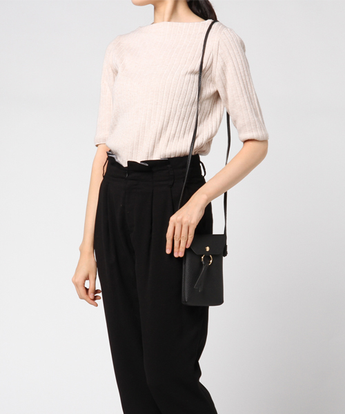 Fun & Daily（ファンアンドデイリー）の「F&D : リングレザー・イージーショルダー（ショルダーバッグ・レディース・ブラック/グレー・FREE）」の4枚目の写真