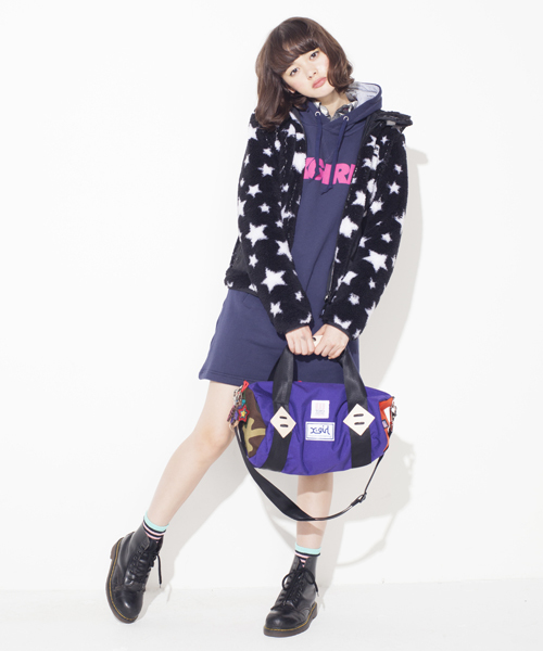 X-girl（エックスガール）の「SLANTED LOGO HOODIE DRESS（ワンピース・レディース・ブラック/アッシュグレー/ピンク/グリーン/ネイビー・1/2）」の6枚目の写真