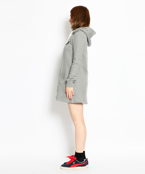X-girl（エックスガール）の「SLANTED LOGO HOODIE DRESS（ワンピース・レディース・ブラック/アッシュグレー/ピンク/グリーン/ネイビー・1/2）」の7枚目の写真