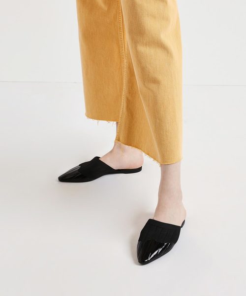 CHARLES & KEITH(チャールズ & キース)の「ニット ポインテッドトゥミュール / Knitted Pointed Toe Mules(スリッポン・レディース・ブラック/グリーン/ダークブルー・22.5cm/23cm/23.5cm/24.5cm/25cm/25.5cm)」の7枚目の写真
