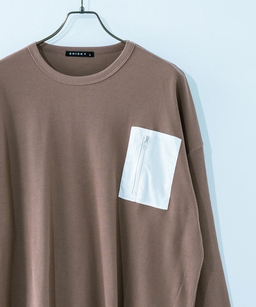 Ressaca(レサーカ)の「ワッフル クルー長袖カットソー ZIPポケット付き(Tシャツ/カットソー・メンズ・アイボリー/ベージュ/グレー/モカ/カーキ/ブラック・M/L/XL)」の5枚目の写真