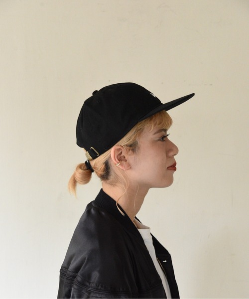 SUNNY  SPORTS（サニースポーツ）の「SUNNY SPORTS / サニースポーツ YALE FLAT VISE CAP（キャップ・メンズ・カーキ/ホワイト/ブラック・FREE）」の2枚目の写真