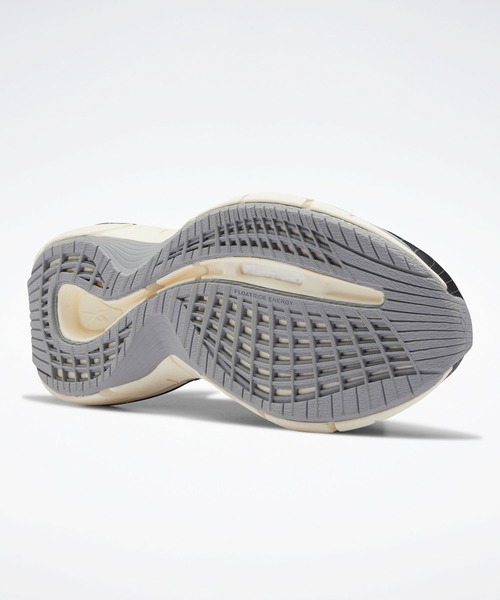Reebok(リーボック)の「ジグ キネティカ II / Zig Kinetica II Shoes(スニーカー・レディース・ベージュ系その他/ブラック系その他/ホワイト×ライム・25.5cm/27.5cm/22.5cm/23.5cm/24.5cm/28.0cm/26.5cm/24.0cm/25.0cm/27.0cm/26.0cm/23.0cm/22.0cm)」の15枚目の写真